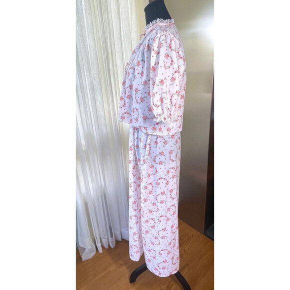 Vintage 1980s peignoir set, white, pink floral, flannel negligee and bed jacket - Picture 5 of 9